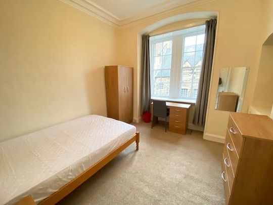 3 bedroom flat to rent - Photo 1