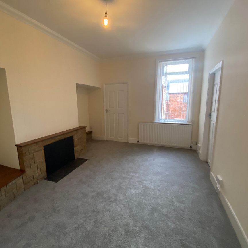 2 bed flat to rent in Fern Dene Road, Gateshead - Photo 1