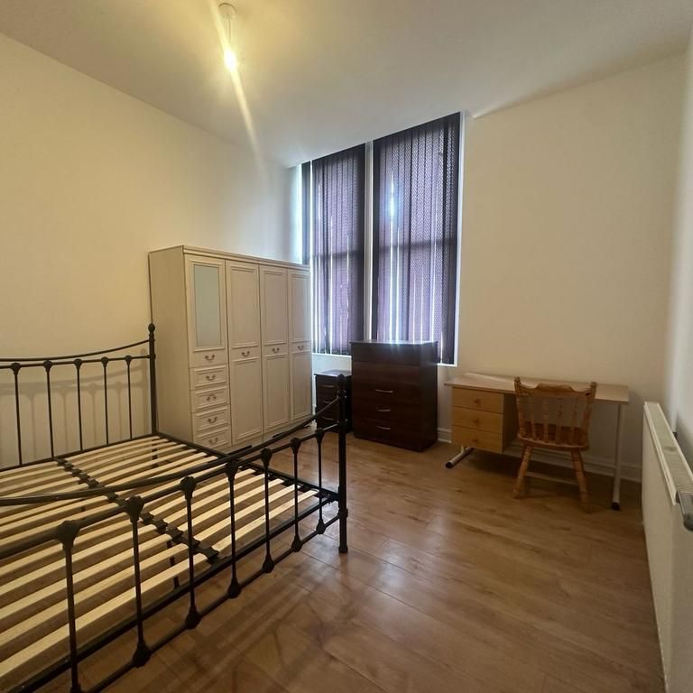 4 bedroom flat to rent - Photo 1