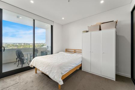 Luxury One Bedroom + Study On The Sixth Floor - Photo 2