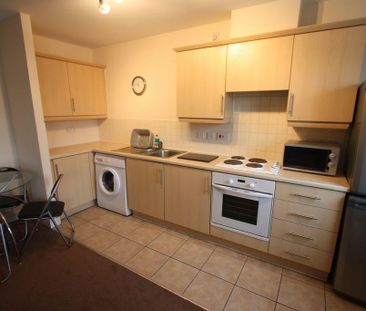 2 bedroom flat to rent - Photo 2