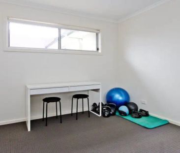 “Spacious 4 Bedroom Home!” - Photo 4