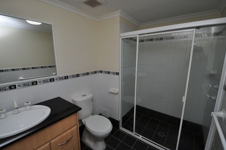 MODERN 2 BEDROOM APARTMENT LOCATED CLOSE TO AMENTITIES - Photo 4