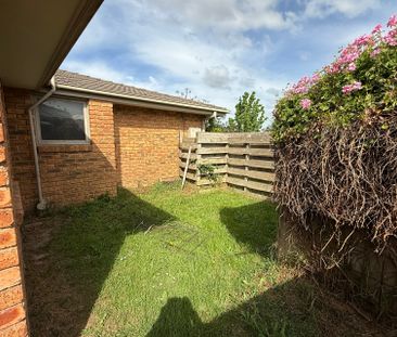 68 Fleetwood Drive, Narre Warren VIC - Photo 3