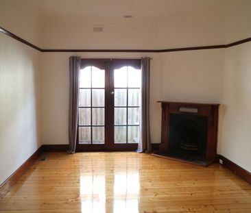 3 bedroom house with lots of space to breathe! - Photo 1