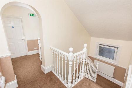 1 bedroom Flat To Let - Photo 3