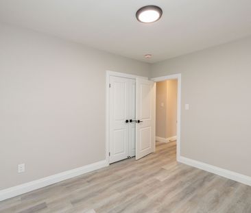 For Lease - 402 Third Line, Oakville, Ontario - Photo 6