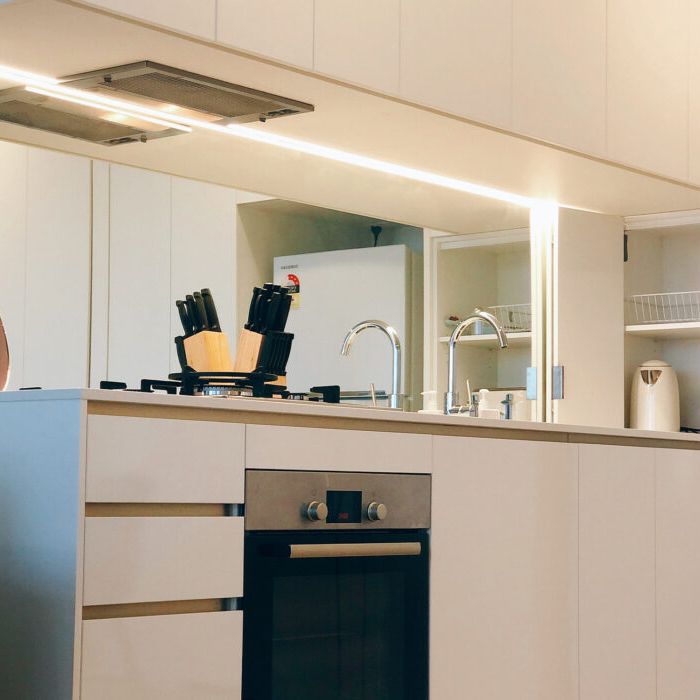 Modern stylish 1 bedroom 1 bathroom apartment situated in West End. - Photo 2