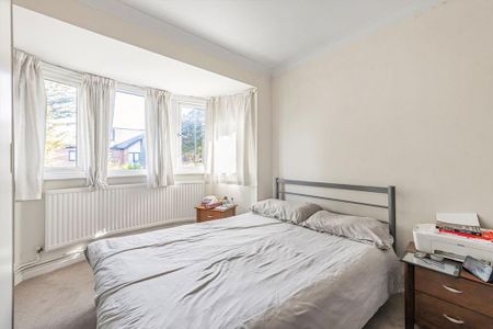 3 bedroom flat to rent - Photo 3