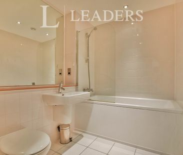 2 bedroom apartment to rent X Q 7 Building, Taylorson Street South,... - Photo 2