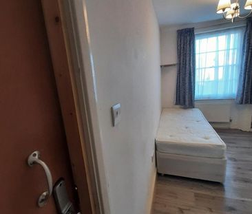 Room in a Shared House, Pimlico/Victoria, SW1V - Photo 2