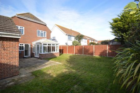 3 bedroom detached house to rent - Photo 3