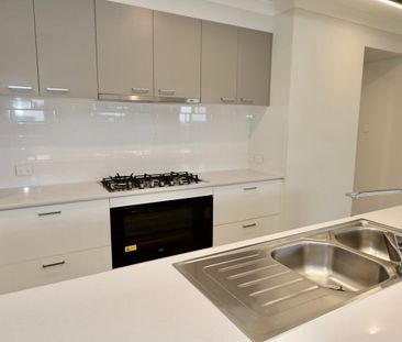 Modern 4 bedroom family home - Photo 4