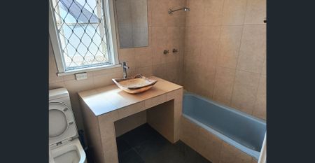 Front 1 bedroom unit - available now - Photo 3