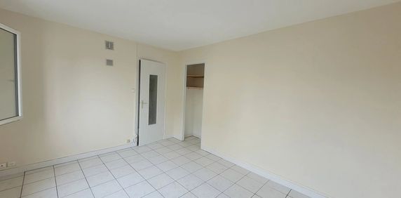 Location Appartement 1 pièce 26m² BOURG LES VALENCE 26500 - Photo 2