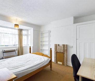 4 bedroom semi-detached house to rent - Photo 4