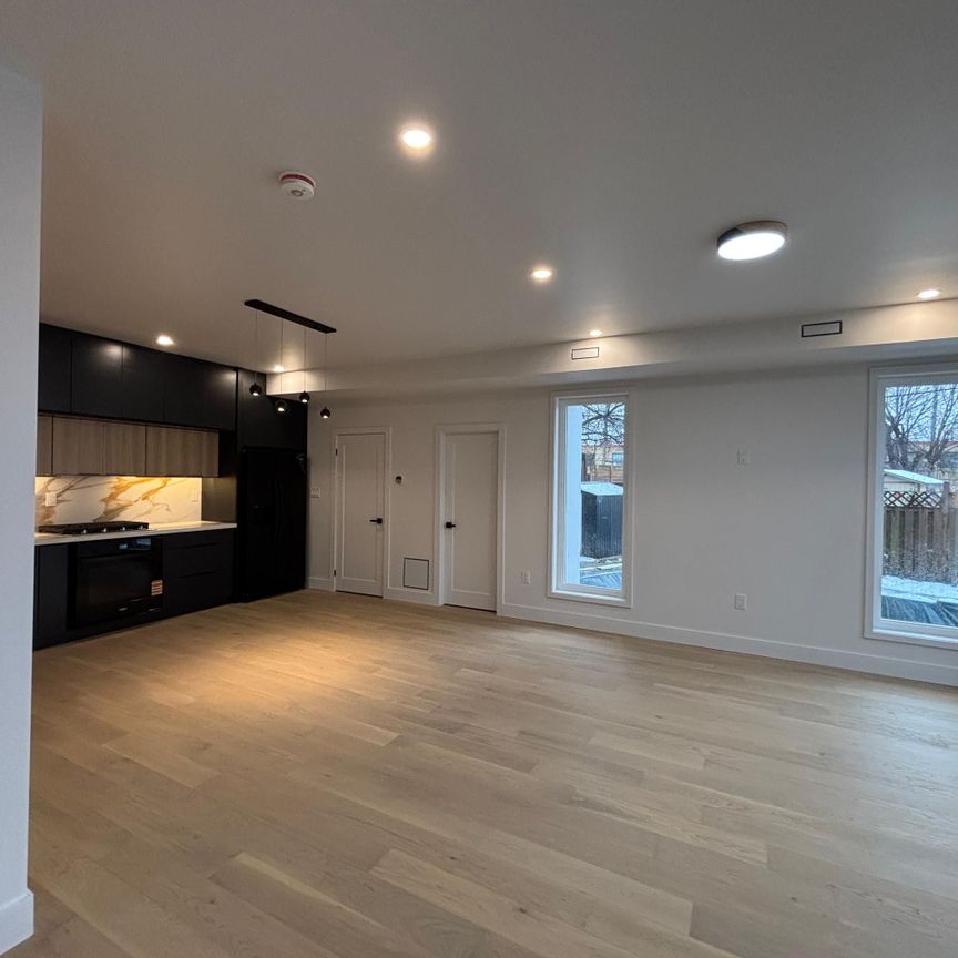 For Lease - 19 Rensburg Drive, Toronto, Ontario - Photo 1