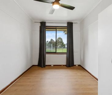 “3 Bedroom House with Big Backyard!” - Photo 2