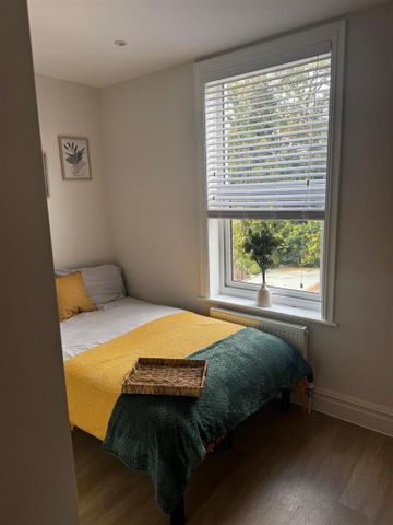 1 bedroom in a house share to rent - Photo 2