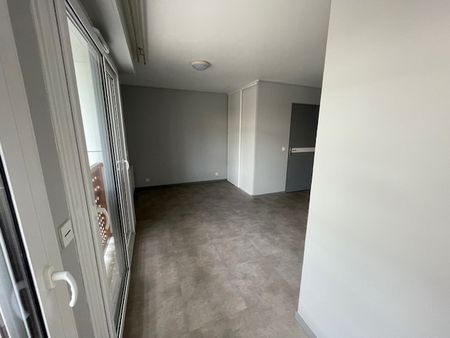 Location Appartement 1 pièce 22m² DEVILLE LES ROUEN 76250 - Photo 2