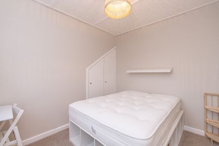 Stenhouse Drive, Stenhouse, Edinburgh, EH11 - Photo 3