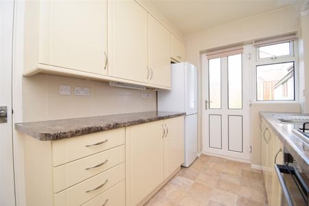 Newton Drive, Wakefield - Photo 2