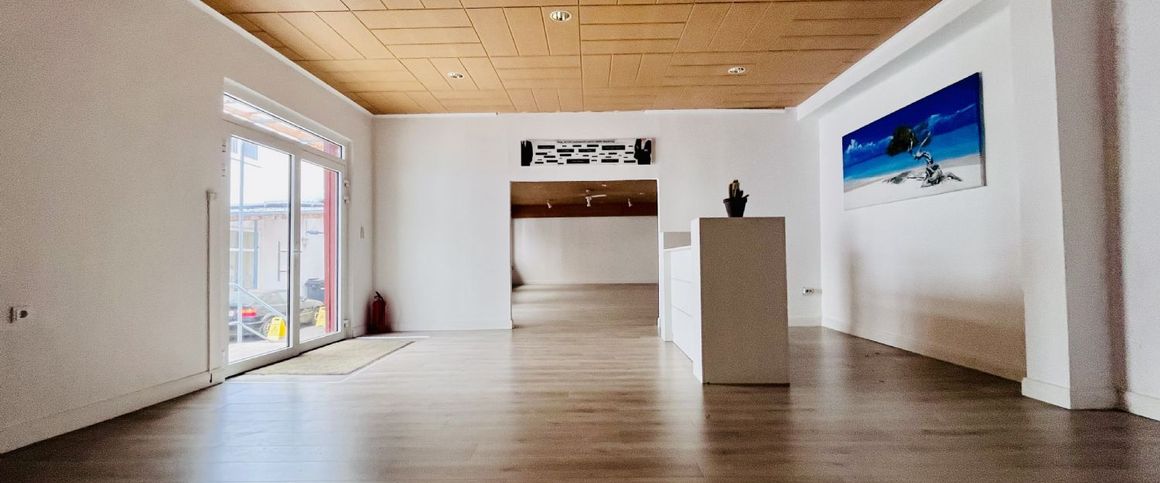 TR.-City, 130 m² Gewerbefläche: Als Schulungsraum, Ausstellungsfläche, Atelier, Großraumbüro o.ä. nutzbar, zzgl.130m² Archiv Lager! - Photo 1
