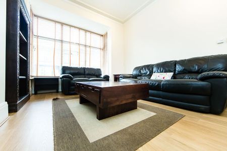 Burchett Grove, Woodhouse, Leeds - Photo 3