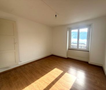 St-Imier, beautiful 4-room apartment with balcony on the 2nd floor - Photo 3