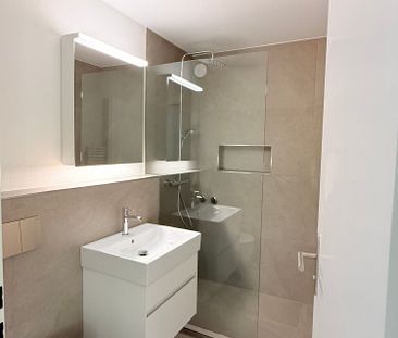 Frisch sanierte 3.5-Zimmer-Wohnung mit gedecktem Balkon in Landschl... - Photo 3