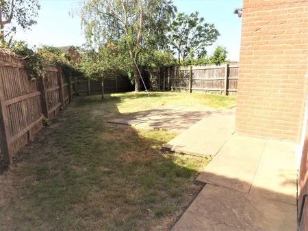 3 bedroom end of terrace house to rent - Photo 5