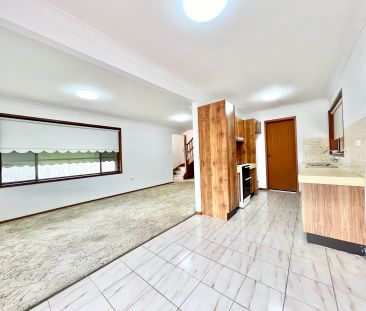 2 Bedroom townhouse located in the heart of Toukley! - Photo 1