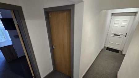 3 bedroom flat to rent - Photo 5