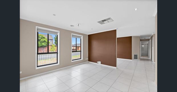 A well kept home in a prime, family friendly location! - Photo 1