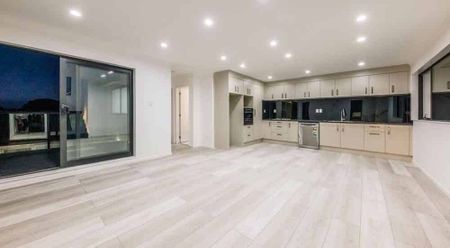 Spacious 5-Bedroom Family Home for Rent in Point England - Photo 3