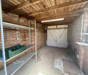 3 bedroom detached bungalow to rent - Photo 3