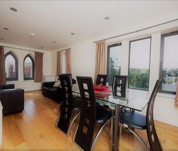 5 bedroom Flat in Kirkstall Lane, Leeds - Photo 6