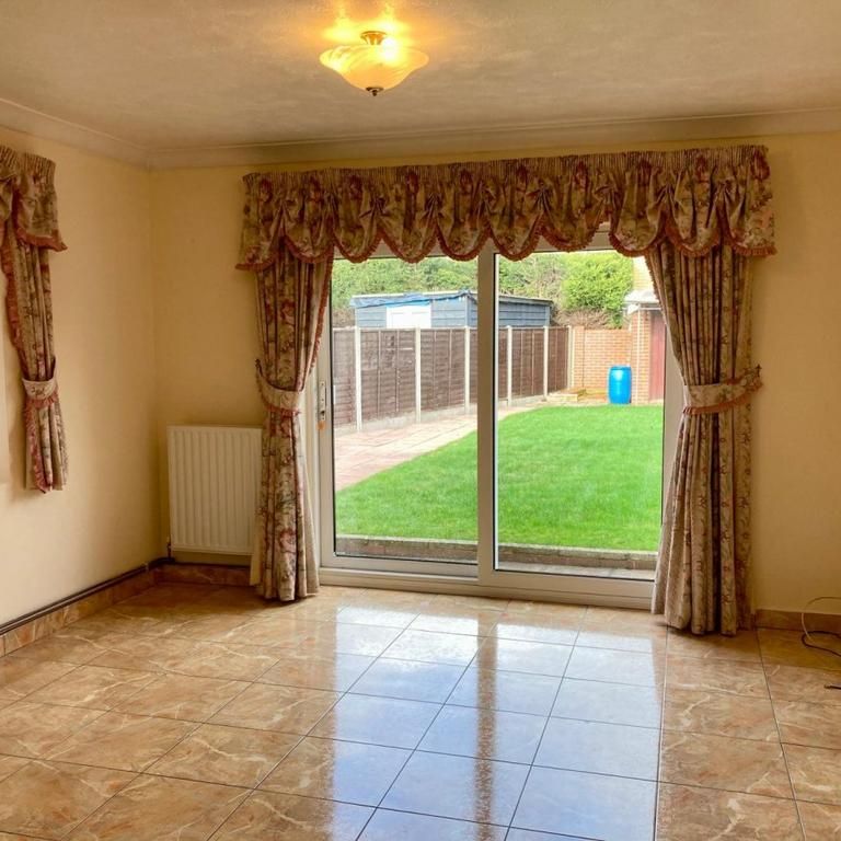 2 bedroom bungalow to rent - Photo 1