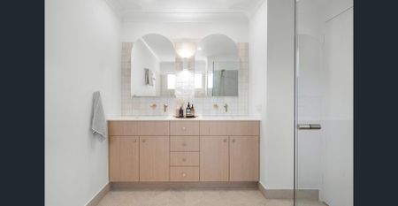 Fully Renovated Top-Floor Residence with Elevated Views, Footsteps from Racecourse Road - Photo 5