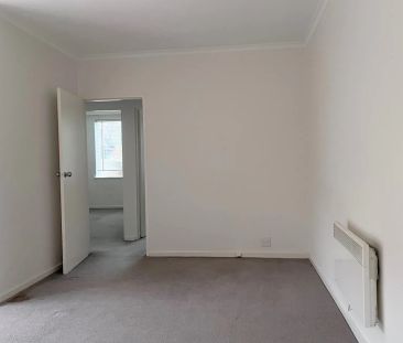 Convenient Ground Floor Two Bedroom Apartment - Photo 1