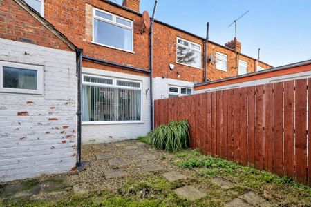 3 bedroom terraced house to rent - Photo 3