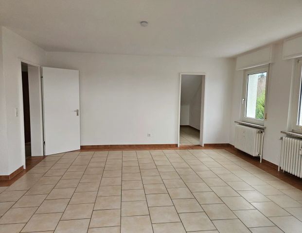 Moderne Dachgeschosswohnung im Grünen - Photo 1