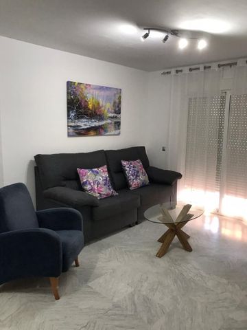 Piso de alquiler en Calle San Miguel, Castillo Sohail - Myramar - Photo 4