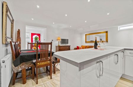 2 Bed Flat, Matheson Road, W14 - Photo 3