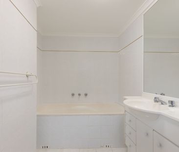 Spacious Two Bedroom Luxury Unit - Photo 6