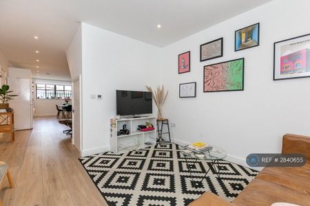 2 bedroom flat to rent - Photo 2
