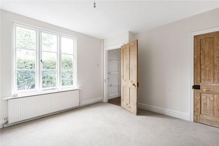 4 bedroom semi-detached house to rent - Photo 5