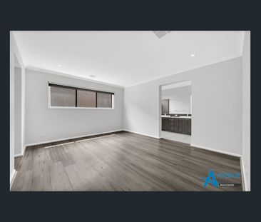 Grand Family Living in Atherstone Estate - Photo 4