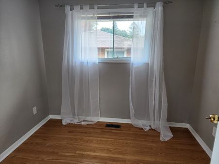 For Lease - 612 Dundee Avenue, Oshawa, Ontario - Photo 4