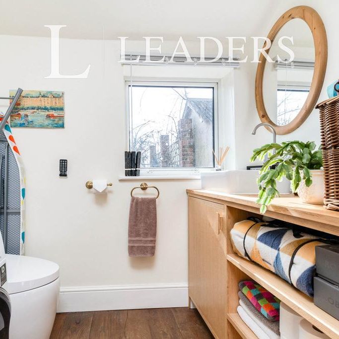 3 bedroom semi-detached house to rent - Photo 1